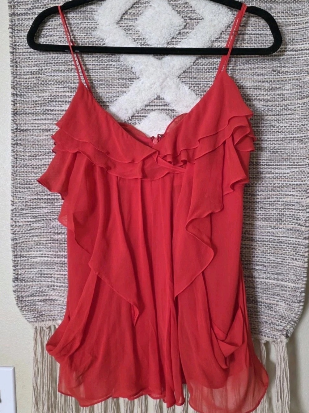 BCBGMAXAZRIA 100% Silk Red Ruffle Cami Tank Top Blouse Women’s flaw
